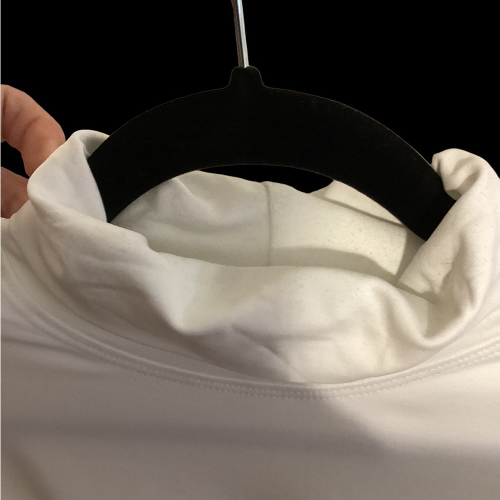 A’Nue Miami classic turtleneck in white NWOT - Picture 7 of 7
